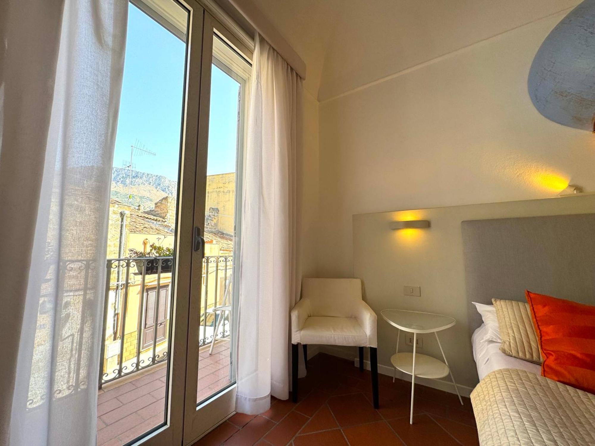 B&B Antichi Colori Cinisi Eksteriør bilde