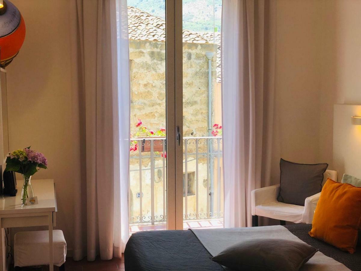 B&B Antichi Colori Cinisi Eksteriør bilde